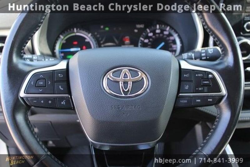 2021 Toyota Highlander Hybrid XLEImage 19