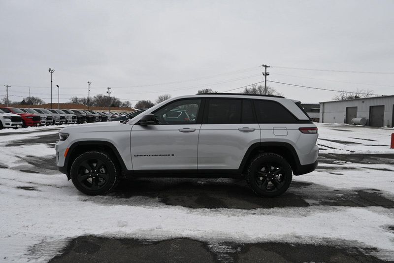 2025 Jeep Grand Cherokee Altitude XImage 7