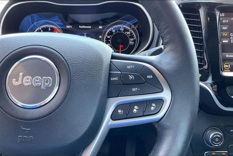 Used 2019 Jeep Cherokee LimitedImage 19