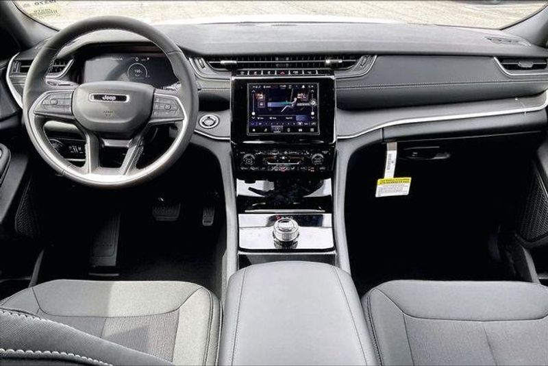 New 2026 Jeep Grand Cherokee Laredo X 4x4Image 4