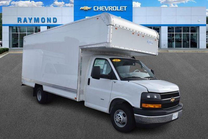 New 2025 Chevrolet Express 3500 Work VanImage 11