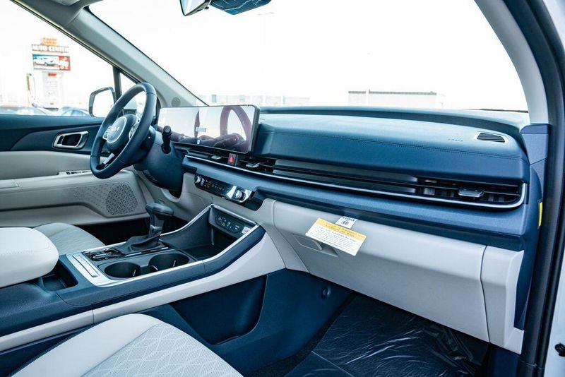 New 2026 Kia Carnival EXImage 24