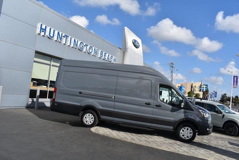 2023 Ford E-Transit-350 BaseImage 3