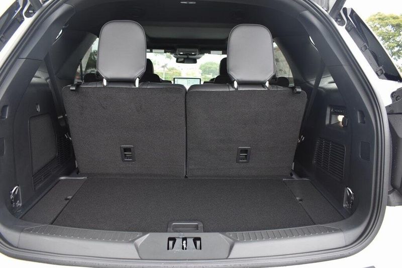 New 2025 Ford Explorer STImage 6