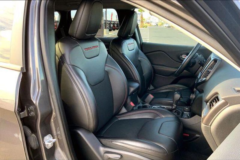 Used 2019 Jeep Cherokee TrailhawkImage 6