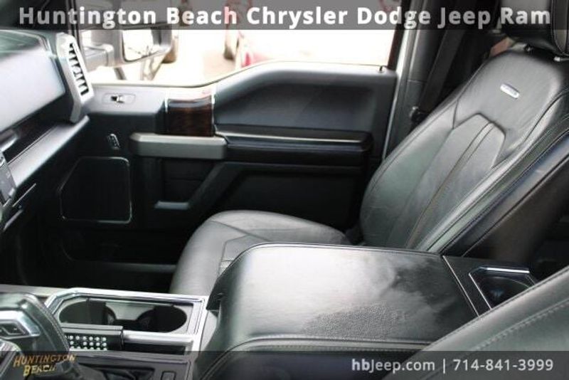 2015 Ford F-150 PlatinumImage 32