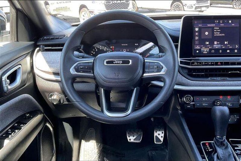 Used 2025 Jeep Compass SportImage 4