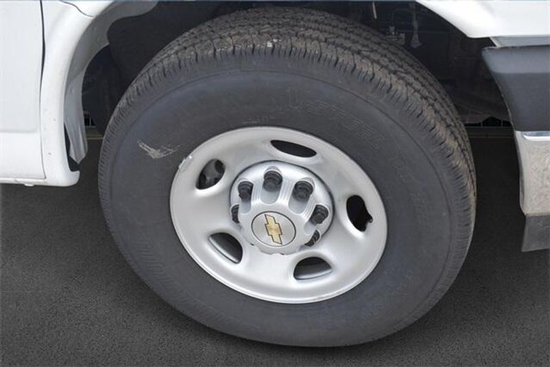 New 2025 Chevrolet Express 3500 Work VanImage 11