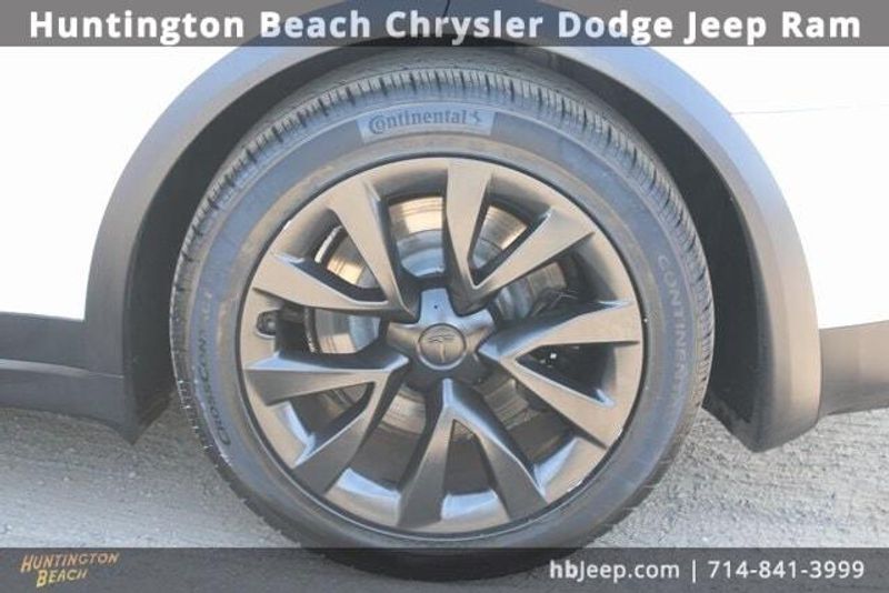 2022 Tesla Model X BaseImage 7
