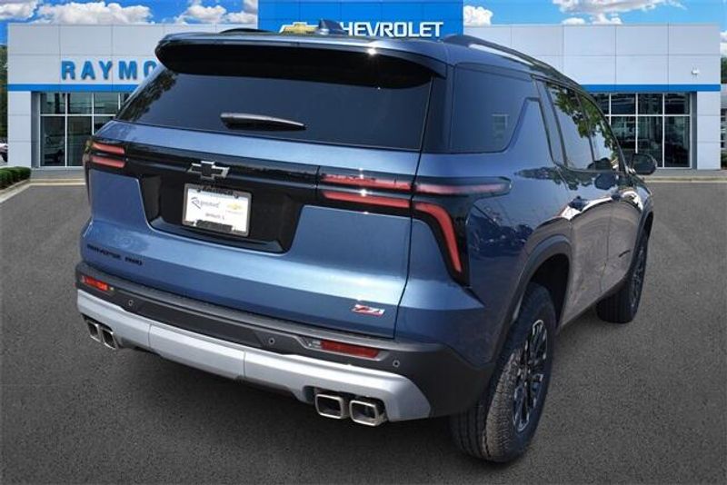 New 2025 Chevrolet Traverse Z71Image 3
