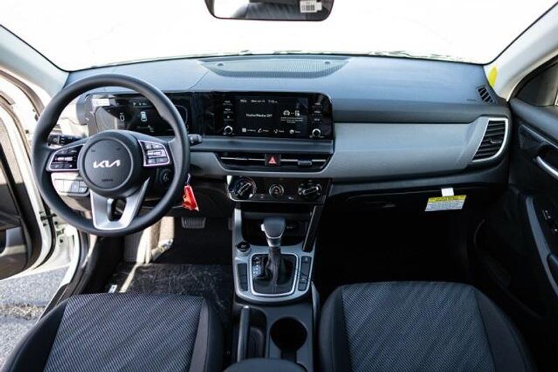 New 2025 Kia Seltos LXImage 15