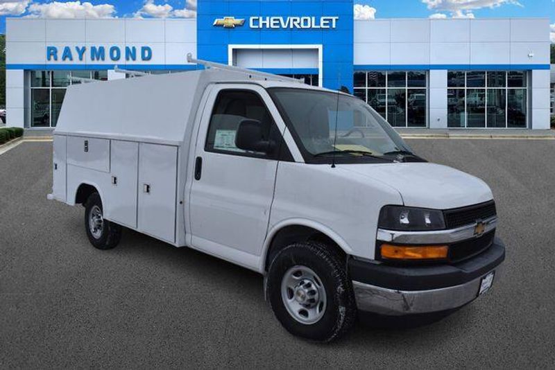 New 2025 Chevrolet Express 3500 Work VanImage 1