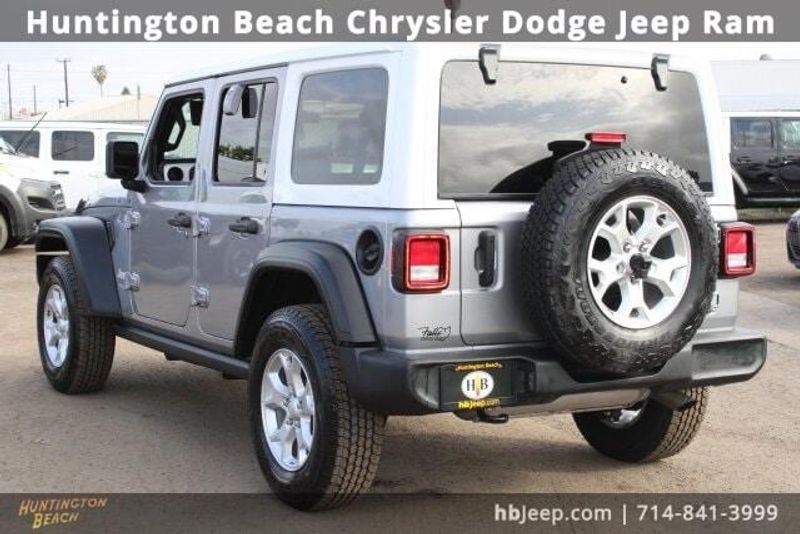 2021 Jeep Wrangler Unlimited IslanderImage 3