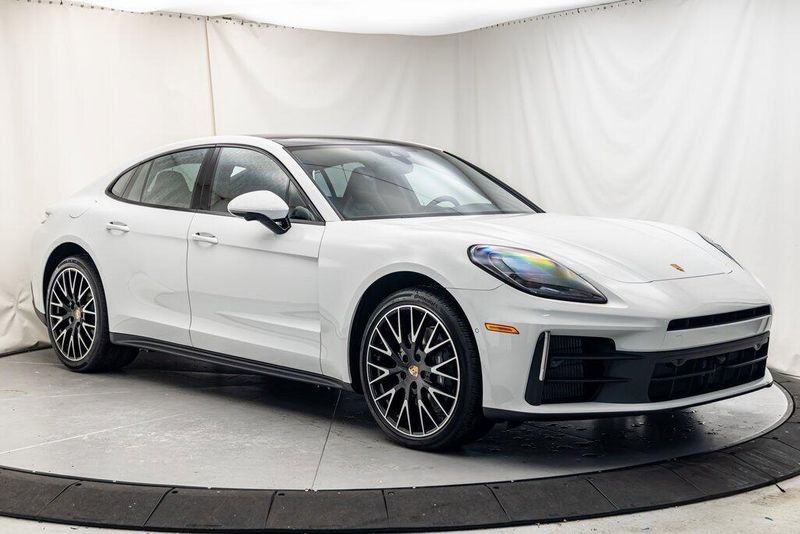 2025 Porsche Panamera 4Image 7