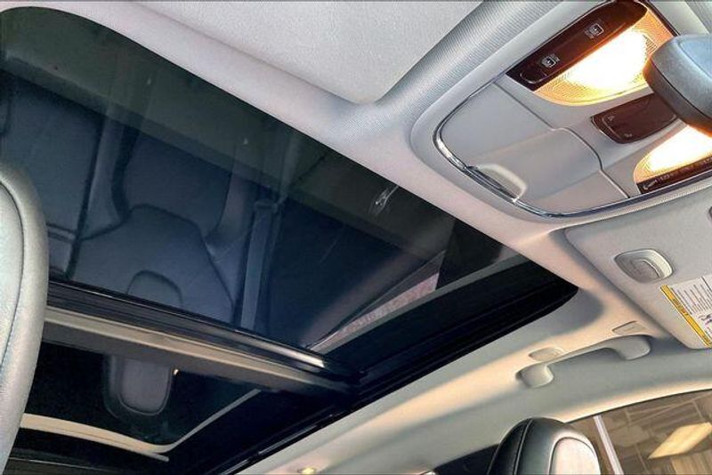 Used 2019 Jeep Cherokee LimitedImage 29