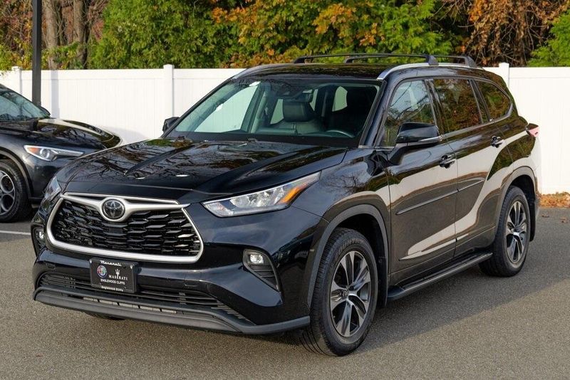 2020 Toyota Highlander XLE photo 3