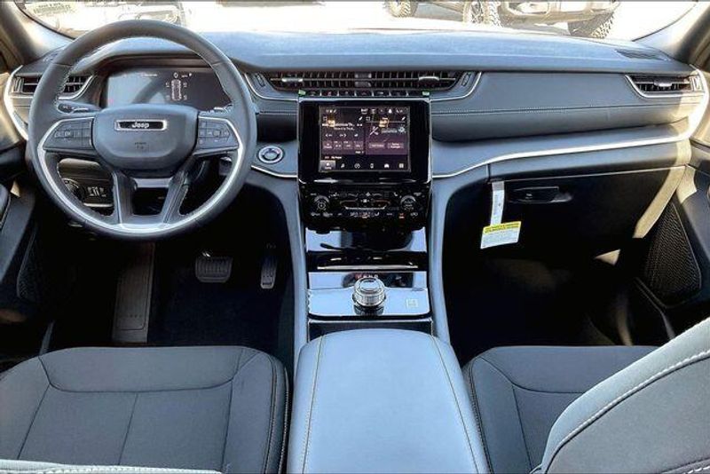 New 2025 Jeep Grand Cherokee Laredo X 4x4Image 4