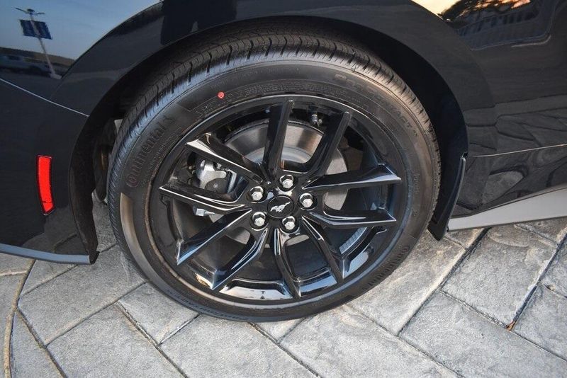 New 2025 Ford Mustang EcoBoostImage 4