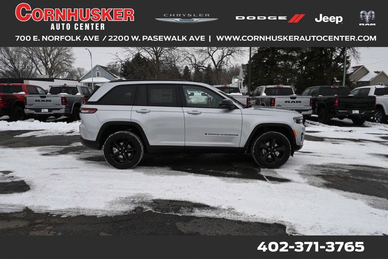 2025 Jeep Grand Cherokee Altitude XImage 1