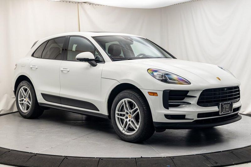 2021 Porsche Macan BaseImage 7