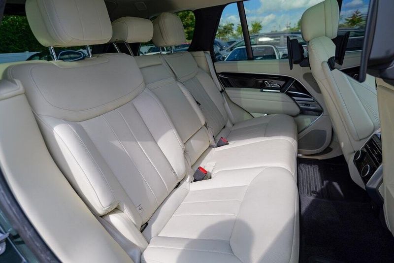 2023 Land Rover Range Rover SE photo 28