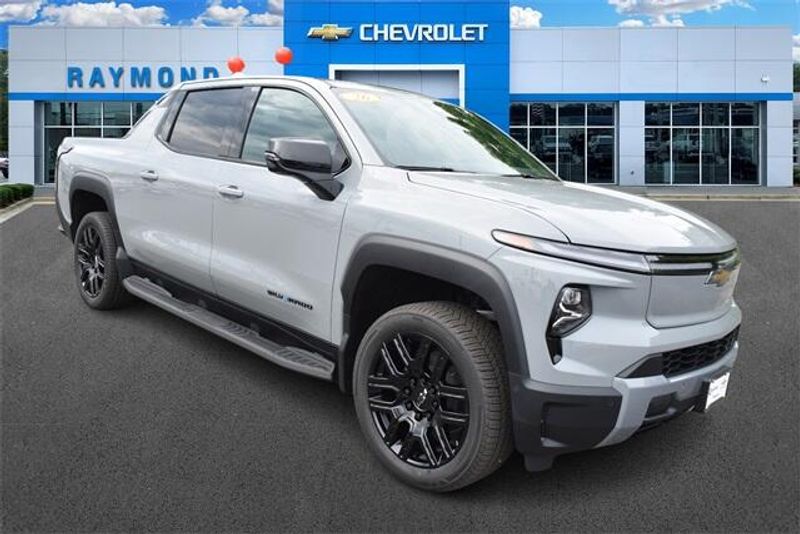 New 2026 Chevrolet Silverado EV LTImage 10