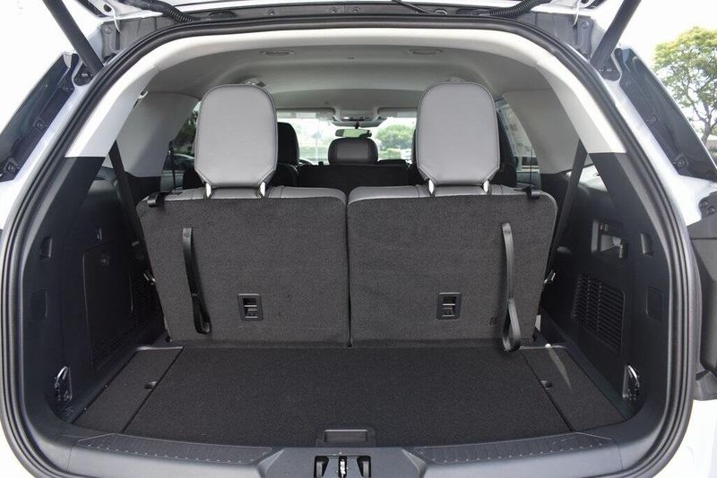 New 2025 Ford Explorer ActiveImage 5