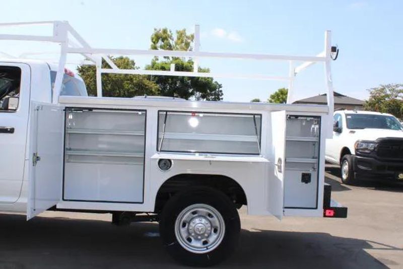 2024 RAM 2500 Tradesman Regular Cab Harbor BodyImage 9