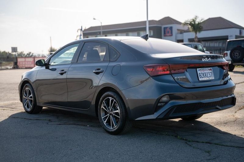 Used 2022 Kia Forte LXSImage 5