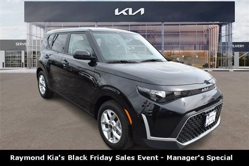 2024 Kia Soul LXImage 1