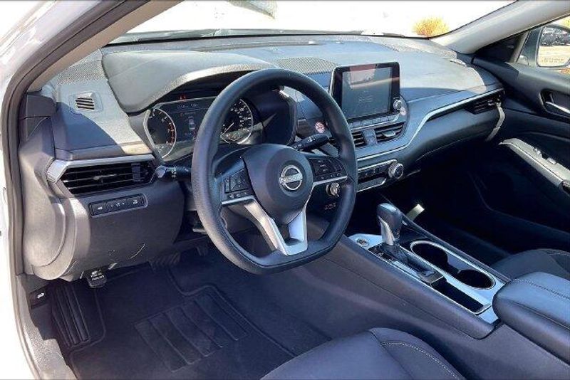 Used 2024 Nissan Altima 2.5 SVImage 14