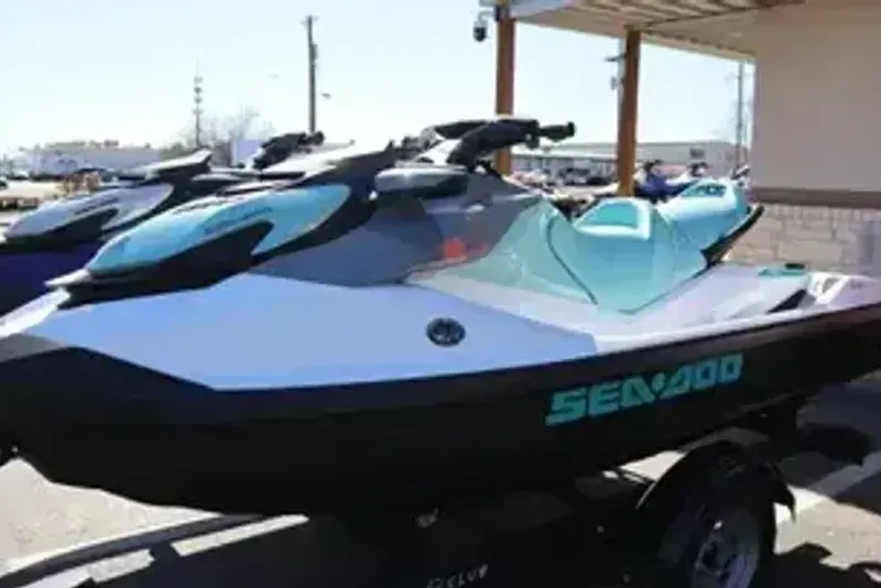2025 SEADOO GTI WHITE AND NEO MINT 