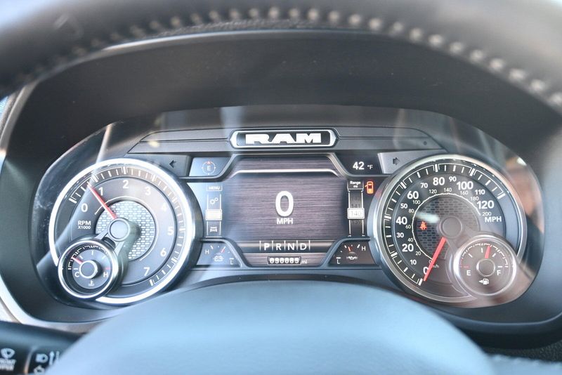 2022 RAM 1500 LaramieImage 21