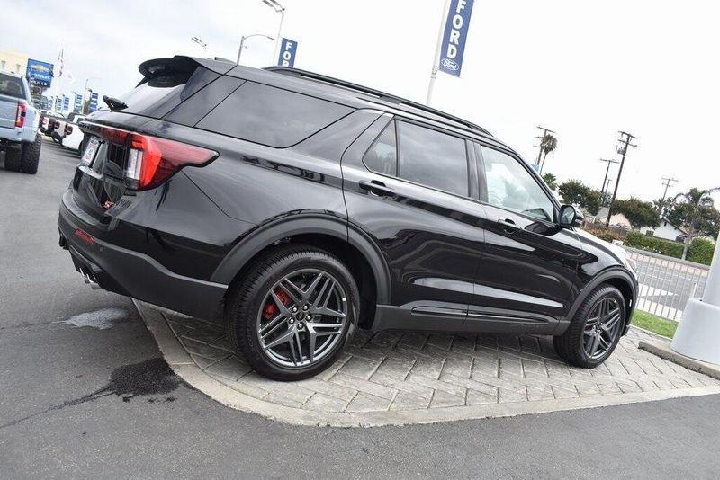 New 2025 Ford Explorer STImage 2