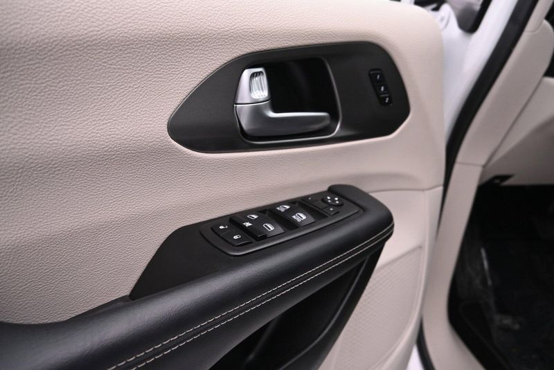 2023 Chrysler Pacifica Touring LImage 20