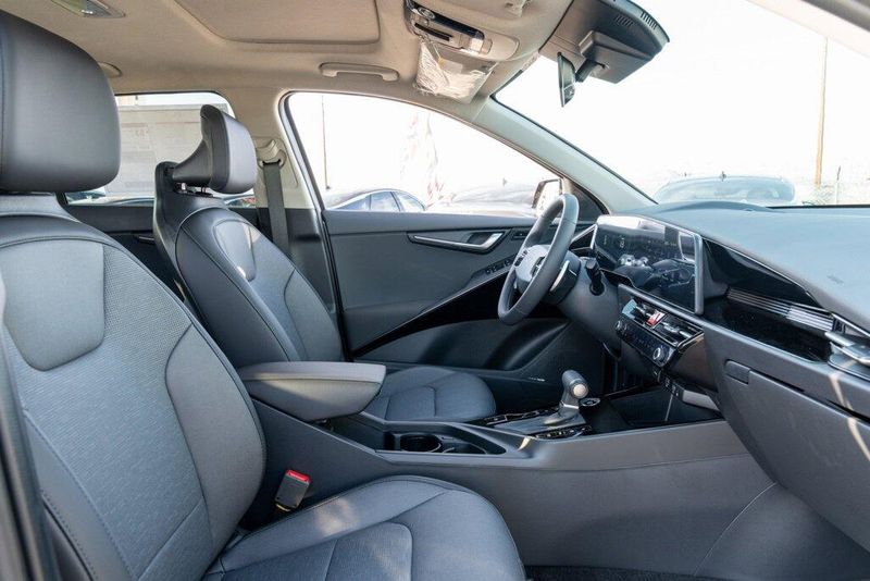 New 2026 Kia Niro SXImage 16