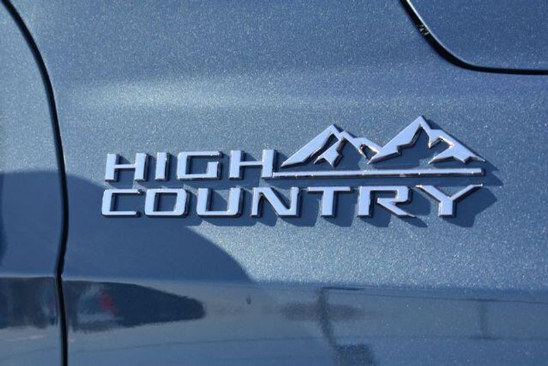 New 2026 Chevrolet Suburban High CountryImage 13