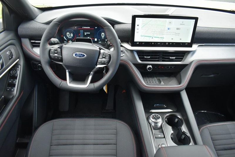 2025 Ford Explorer ST-LineImage 11