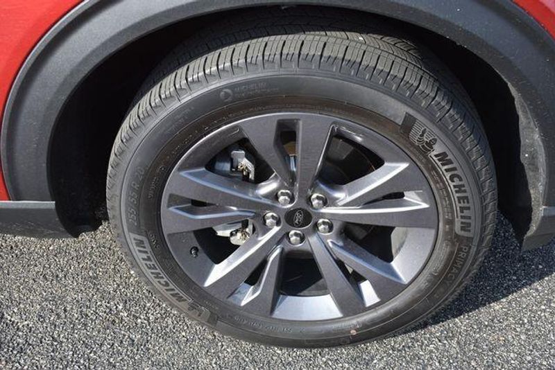 Used 2024 Ford Explorer XLTImage 11