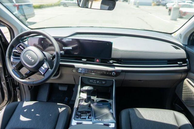 New 2026 Kia Carnival SXImage 15