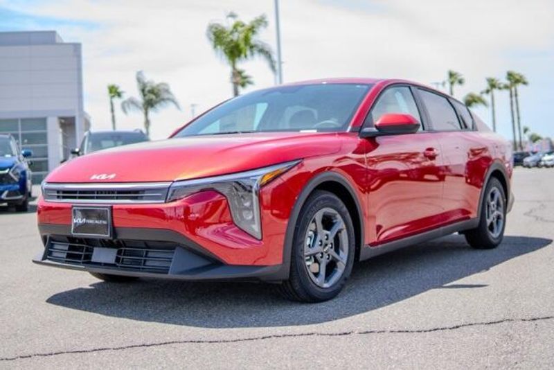 2025 Kia K4 LXSImage 3