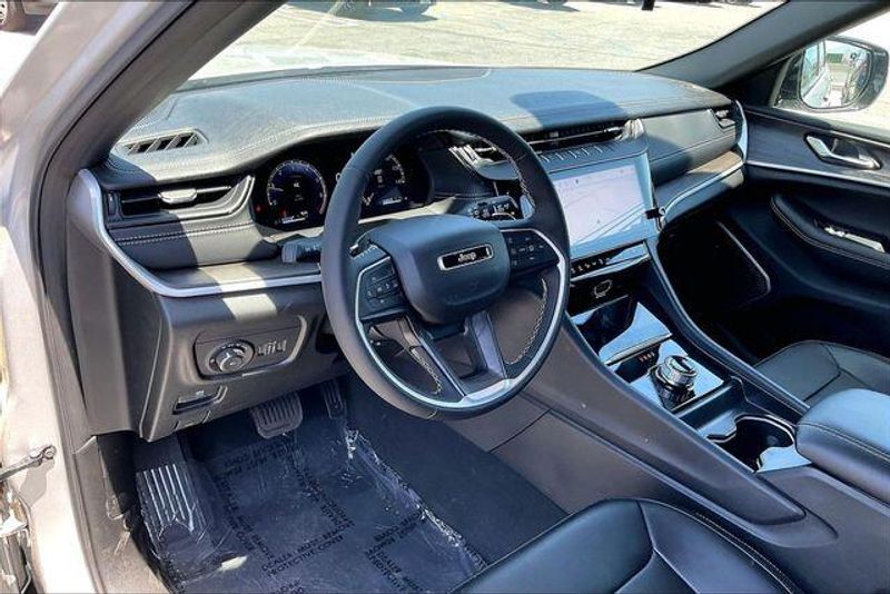 New 2026 Jeep Grand Cherokee Limited 4x2Image 6