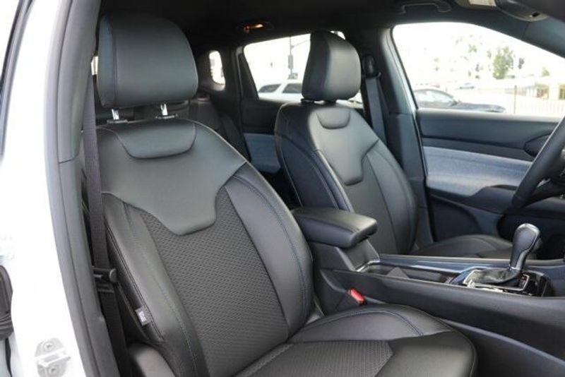 Used 2025 Jeep Compass LatitudeImage 11