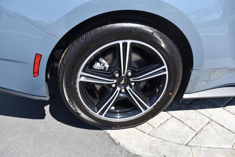 New 2025 Ford Mustang EcoBoostImage 4