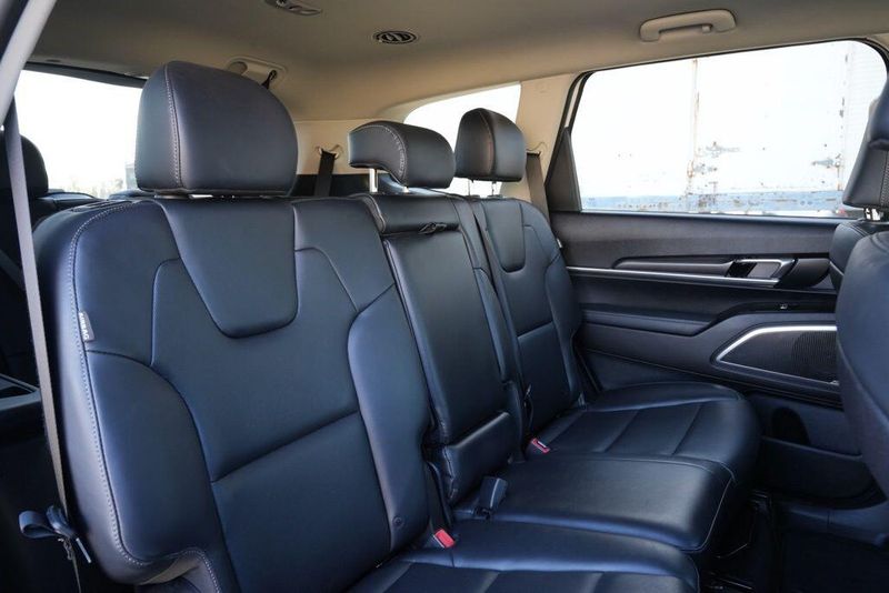 Used 2024 Kia Telluride LXImage 17