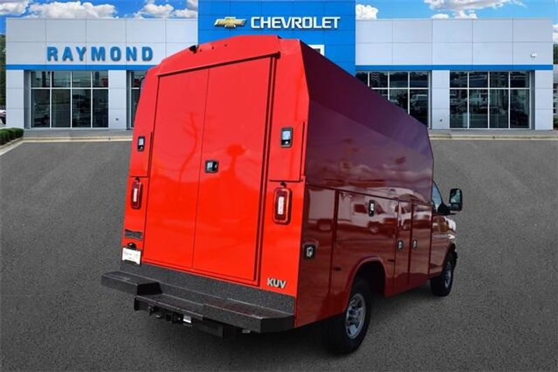 New 2025 Chevrolet Express 3500 Work VanImage 3
