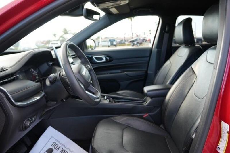 Used 2023 Jeep Compass LimitedImage 12