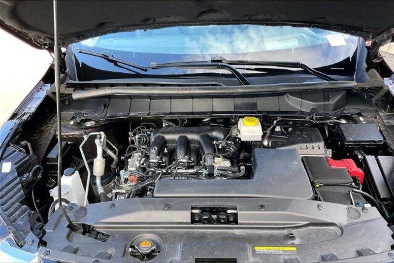 Used 2025 Nissan Pathfinder PlatinumImage 9