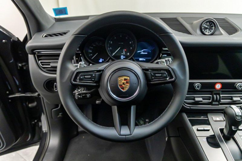 2024 Porsche Macan Image 15