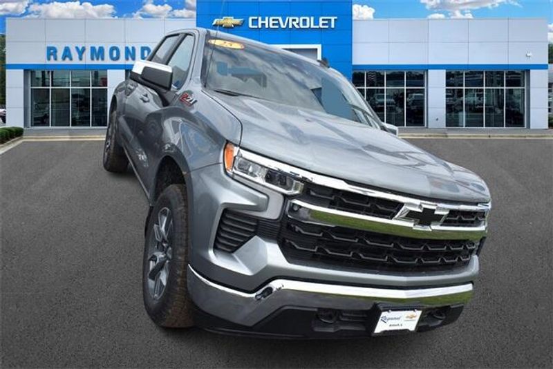 New 2025 Chevrolet Silverado 1500 LTImage 9